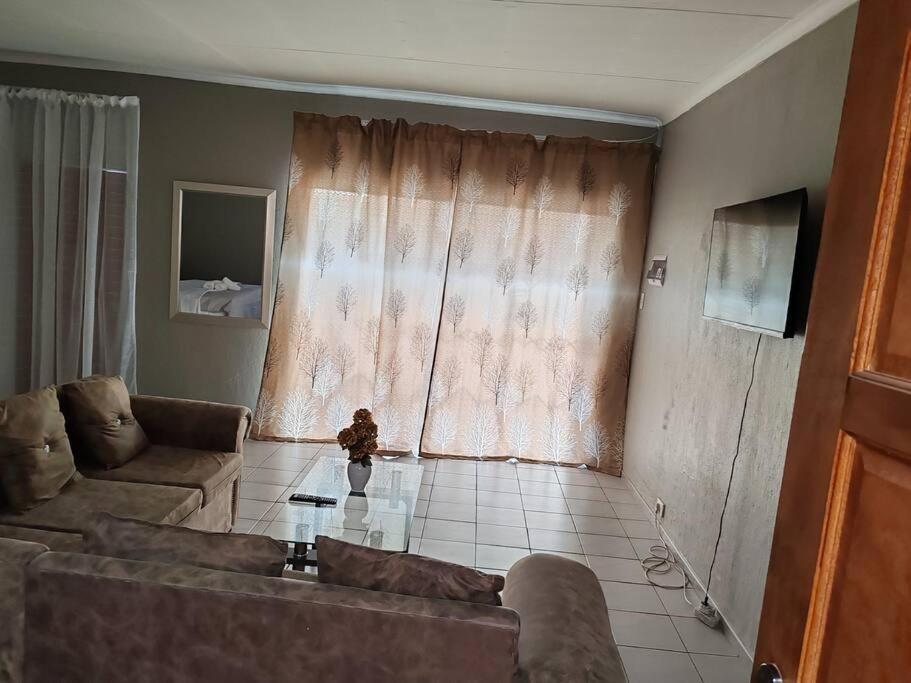 The Hidden Villa Boksburg Buitenkant foto
